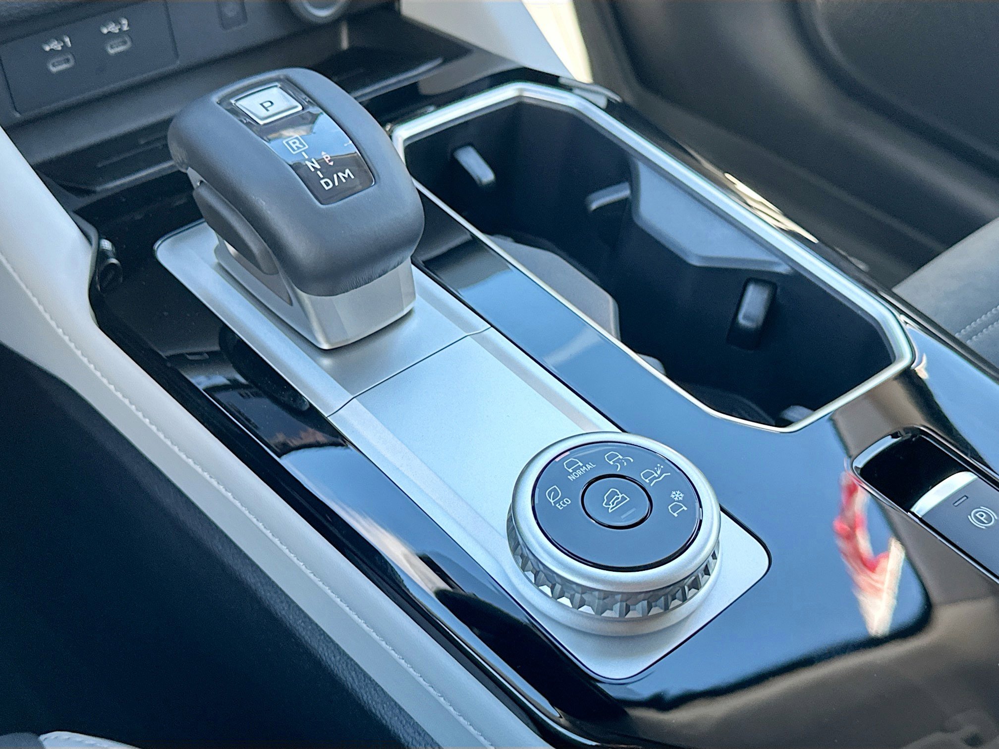 New 2025 Mitsubishi Outlander SE image 12