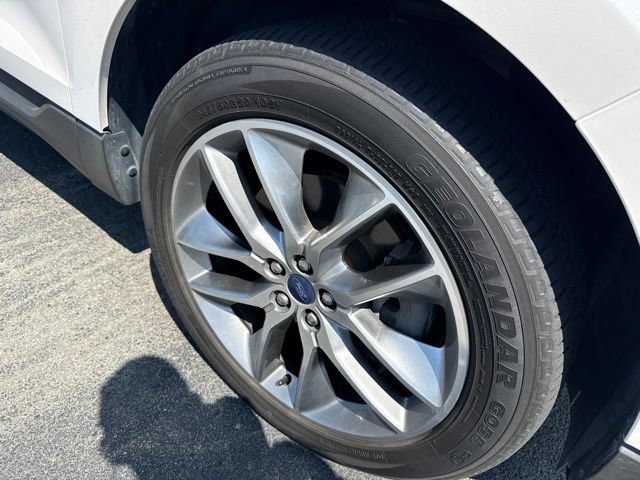 Used 2015 Ford Edge Titanium w/ Equipment Group 302A FWD image 9