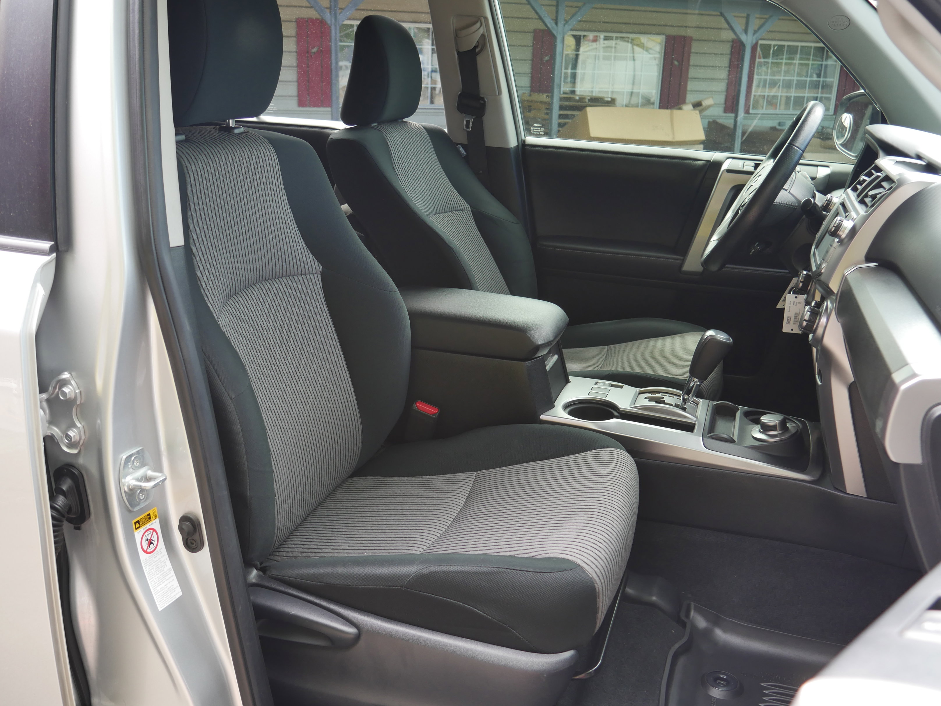 Used 2018 Toyota 4Runner SR5 AWD/4WD image 25