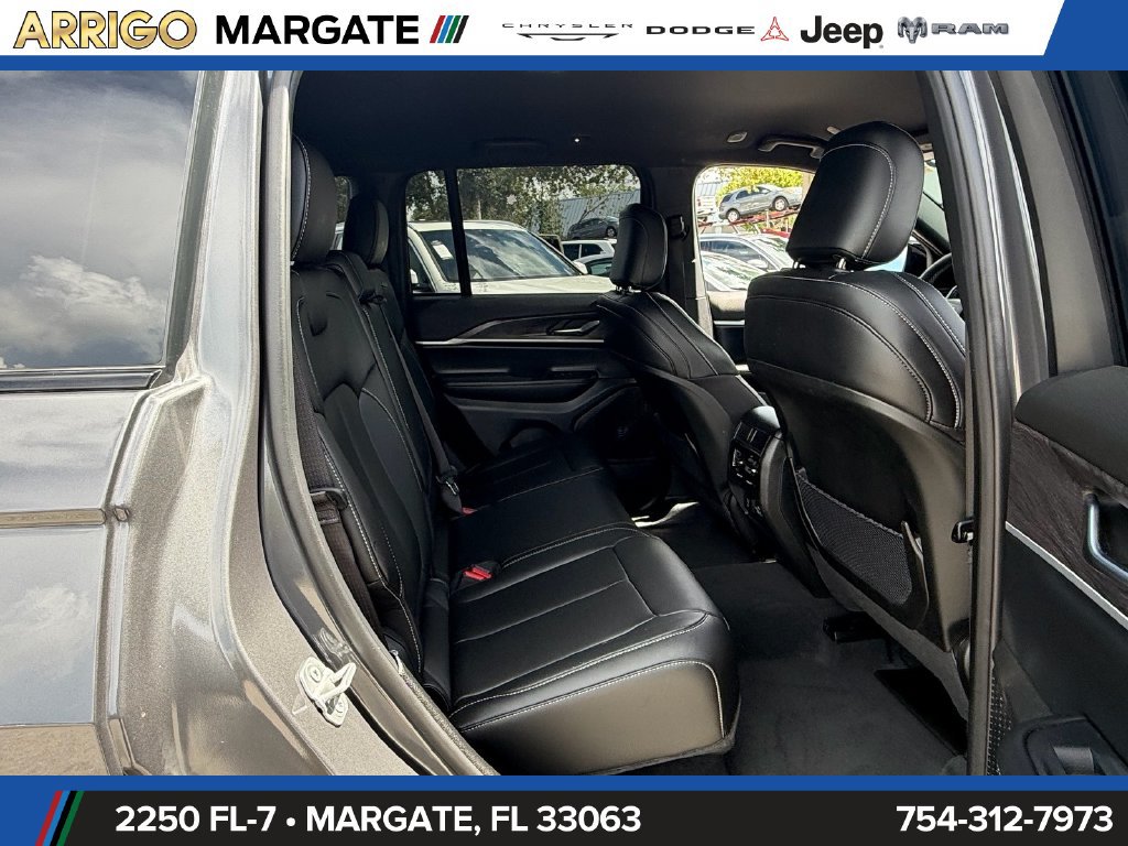 Certified 2025 Jeep Grand Cherokee Limited w/ Black Appearance Package RWD image 16