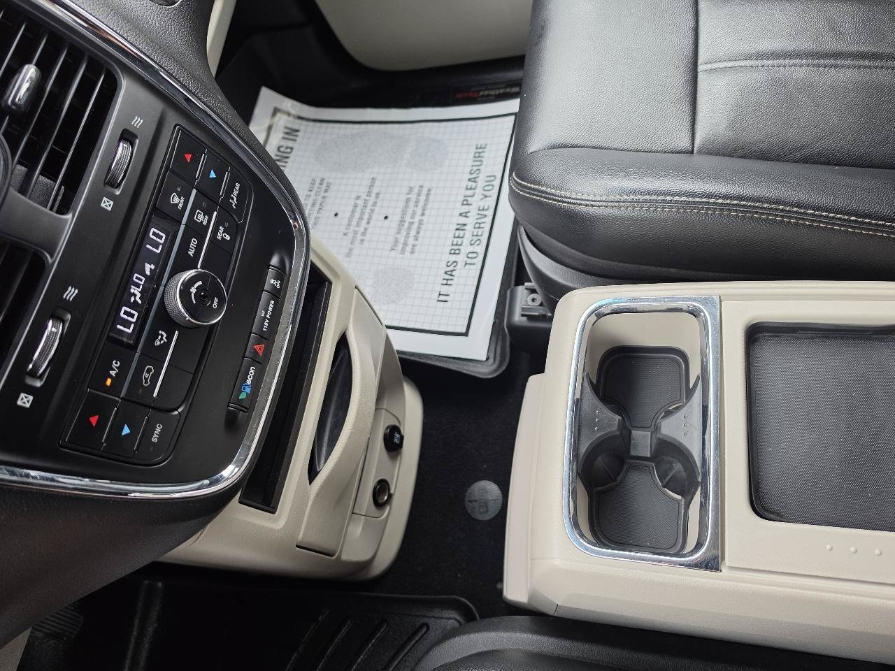 Used 2014 Chrysler Town & Country Touring FWD image 15