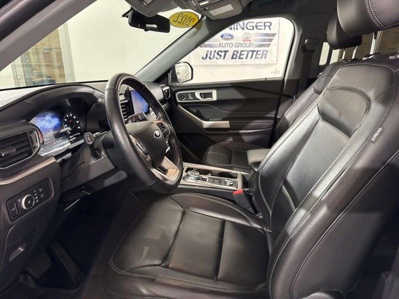 Used 2022 Ford Explorer XLT w/ Equipment Group 202A image 22