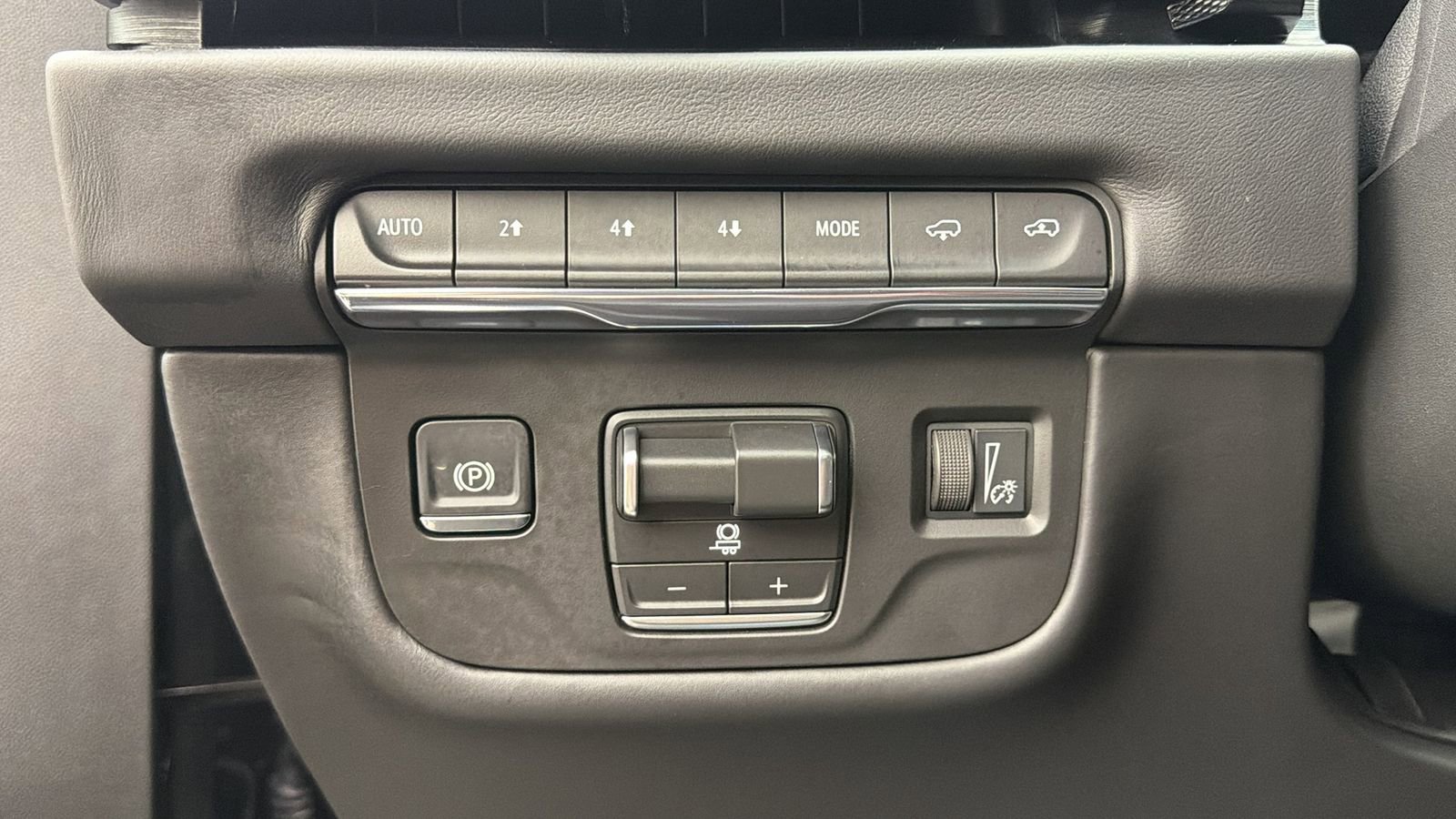 Used 2026 Cadillac Escalade Platinum Sport w/ LPO, ONYX Package AWD/4WD image 27