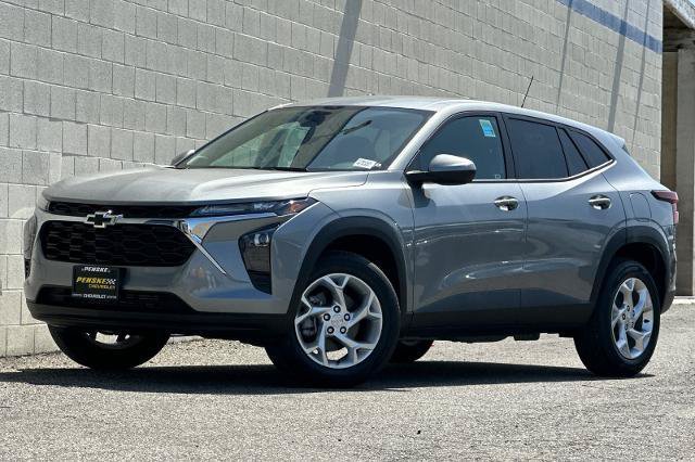 New 2026 Chevrolet Trax LS w/ LS Convenience Package FWD image 8
