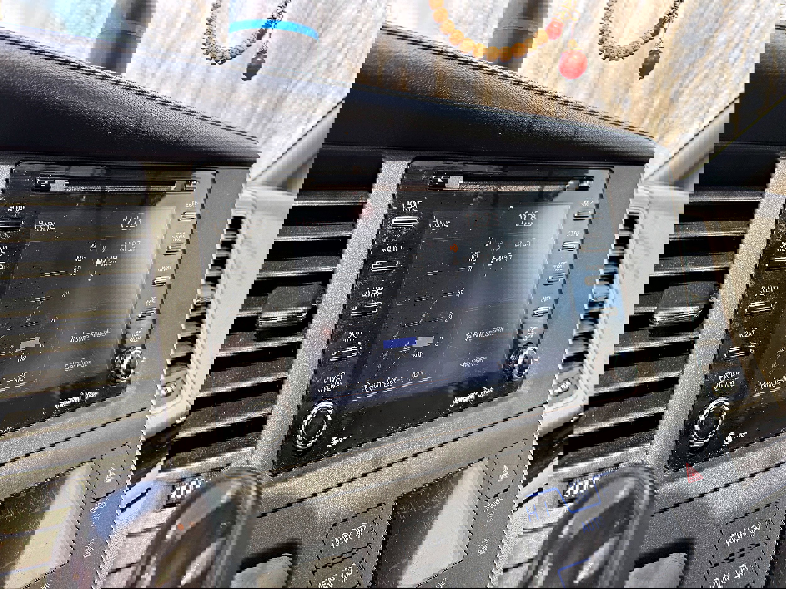 Used 2020 Toyota Sienna XLE w/ Carpet Mat Package image 16