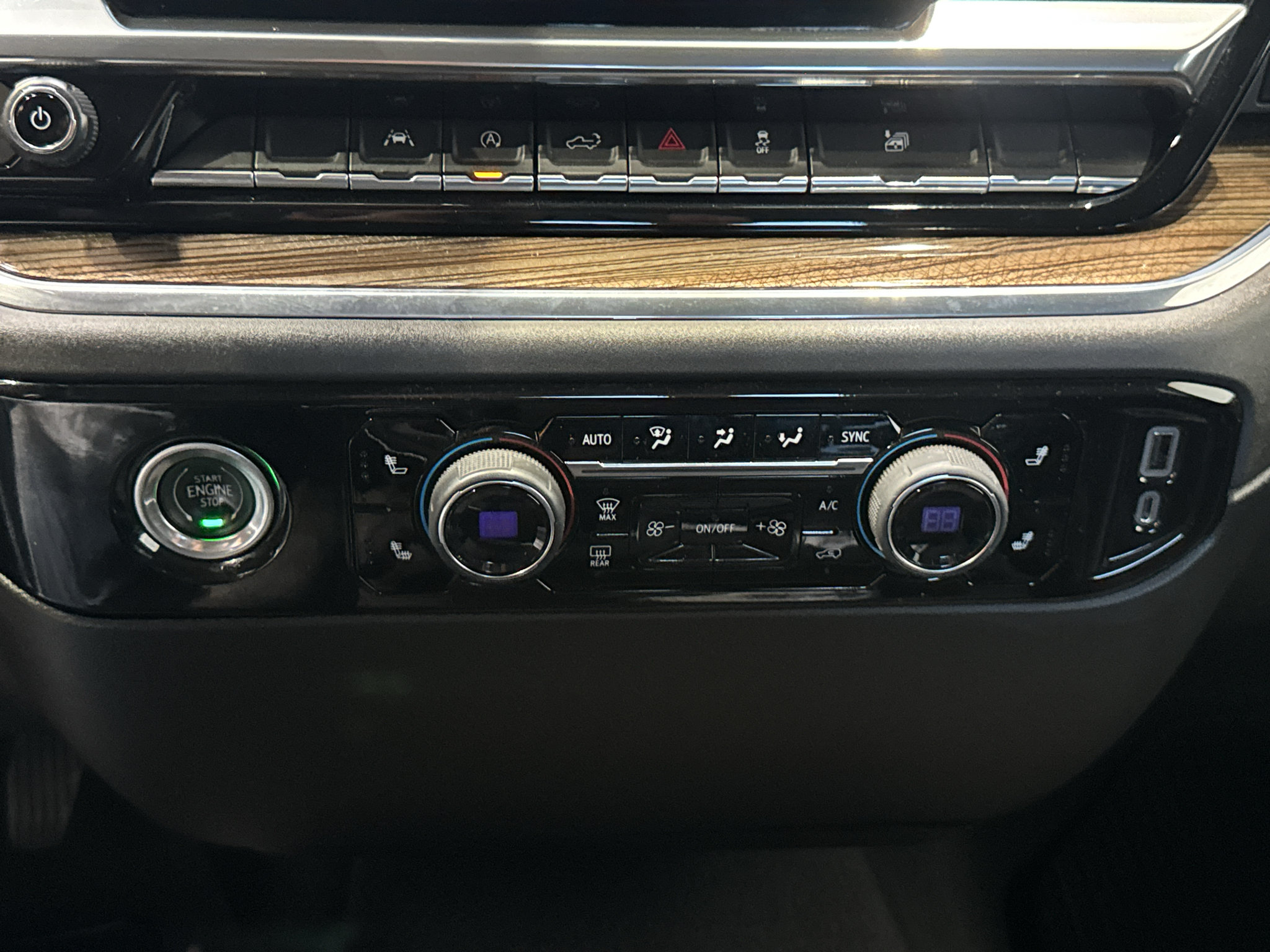 Used 2023 Chevrolet Silverado 1500 LT AWD/4WD image 29