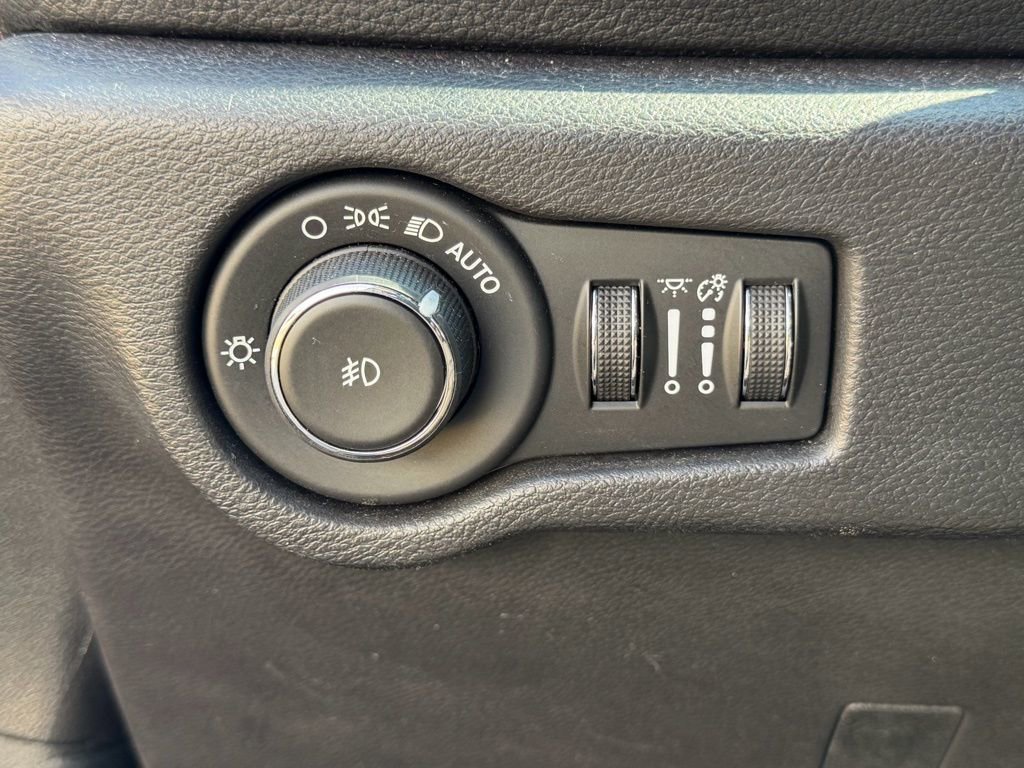 Used 2020 Chrysler Pacifica Limited image 33