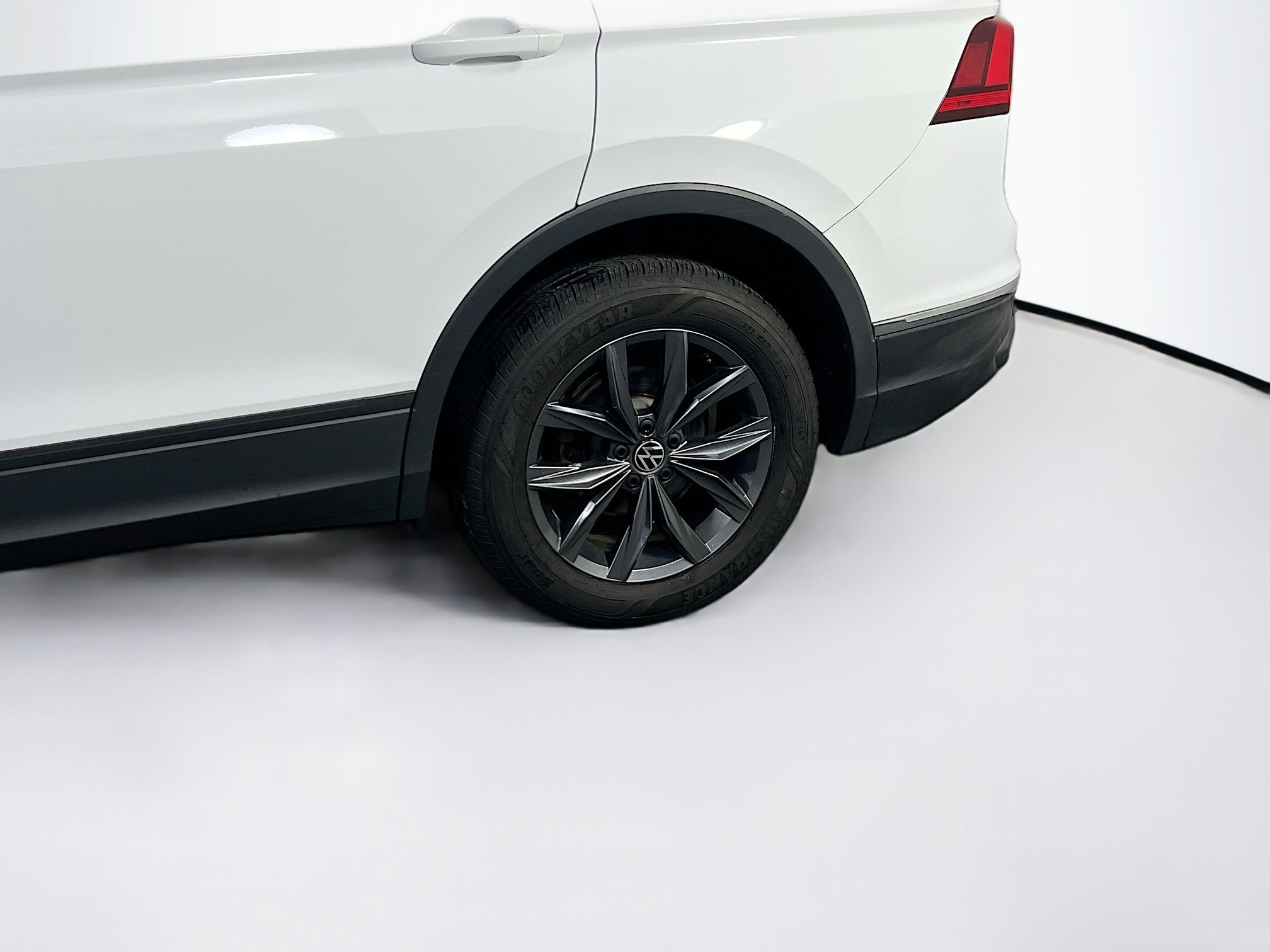 Used 2022 Volkswagen Tiguan SE image 29