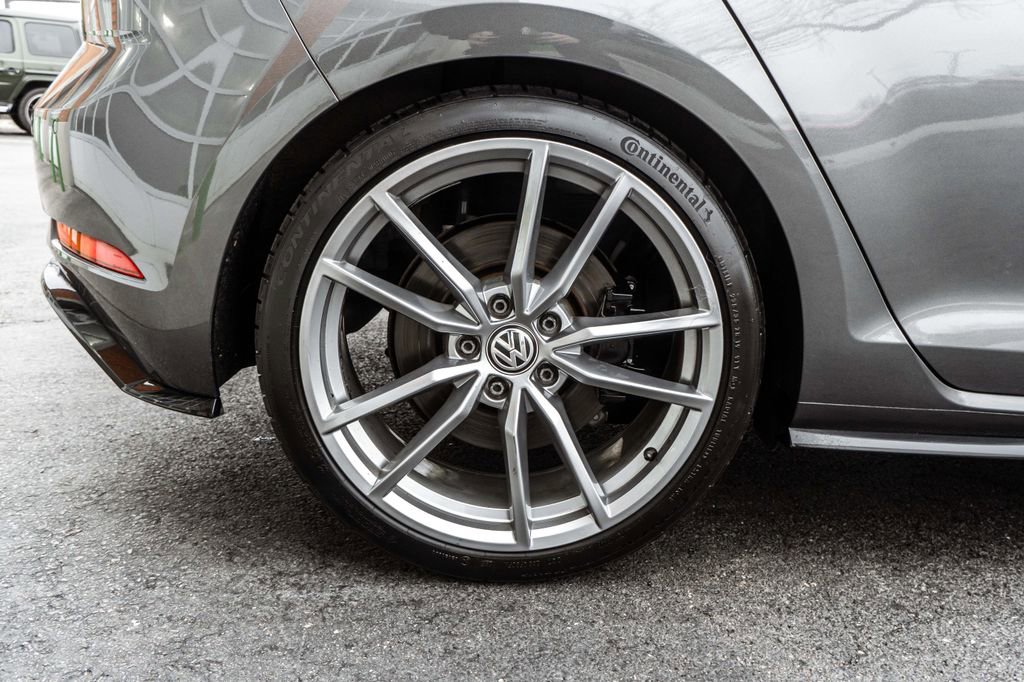 Used 2019 Volkswagen Golf R 4-Door image 35