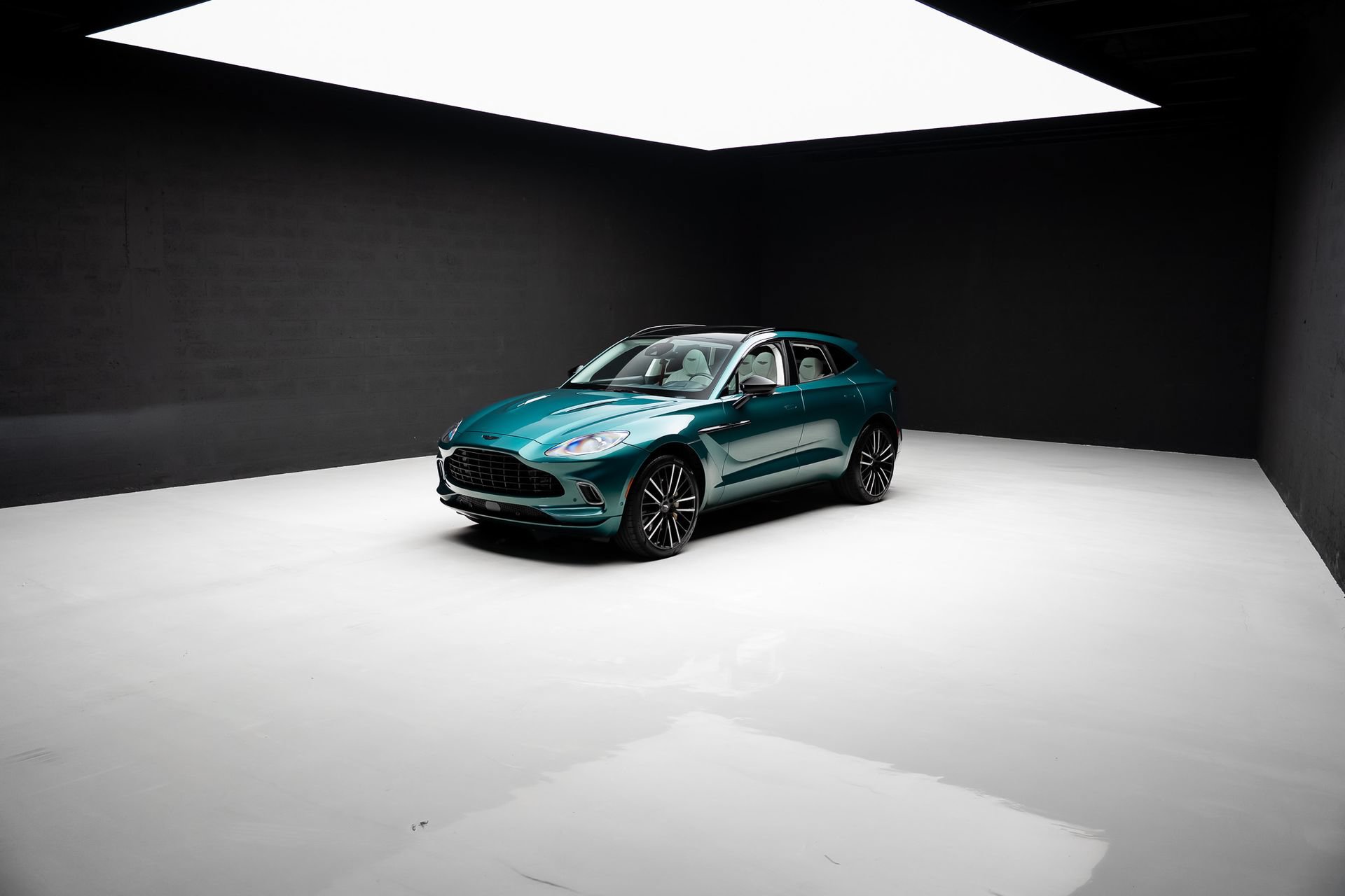 Used 2023 Aston Martin DBX AWD/4WD image 88