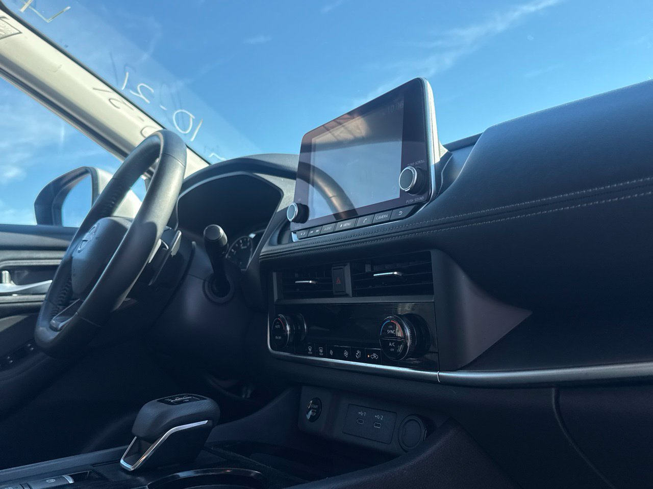 Certified 2025 Nissan Rogue SV FWD image 27