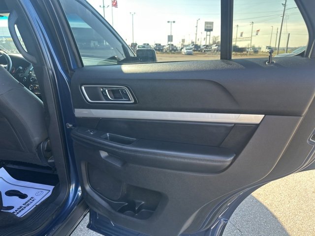 Used 2017 Ford Explorer XLT image 15