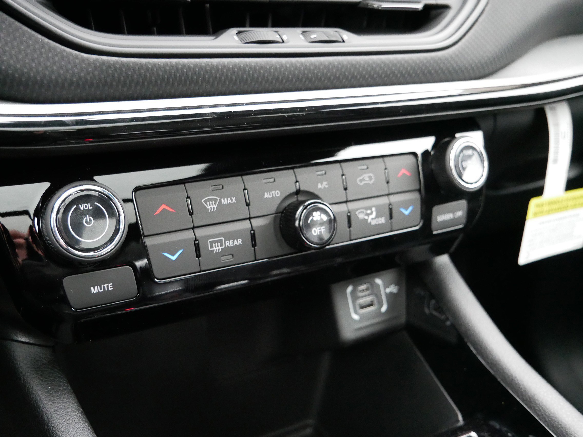 New 2026 Jeep Compass Trailhawk w/ Sun, Sound & Navigation Group image 15