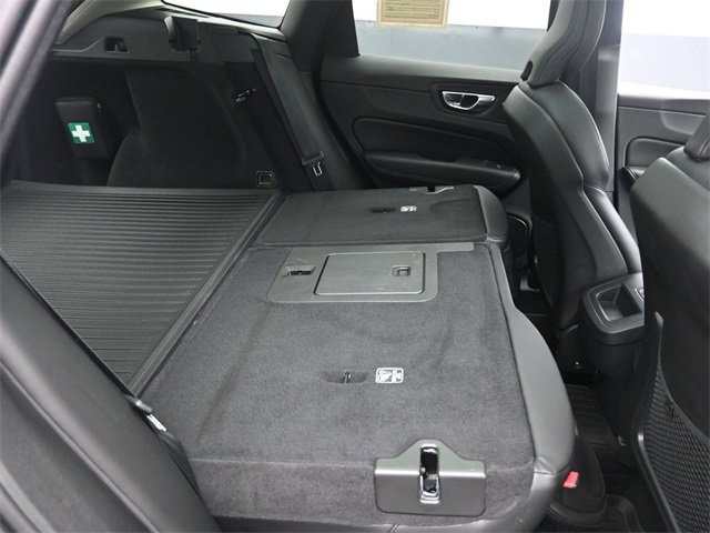 Used 2024 Volvo XC60 B5 Core image 27