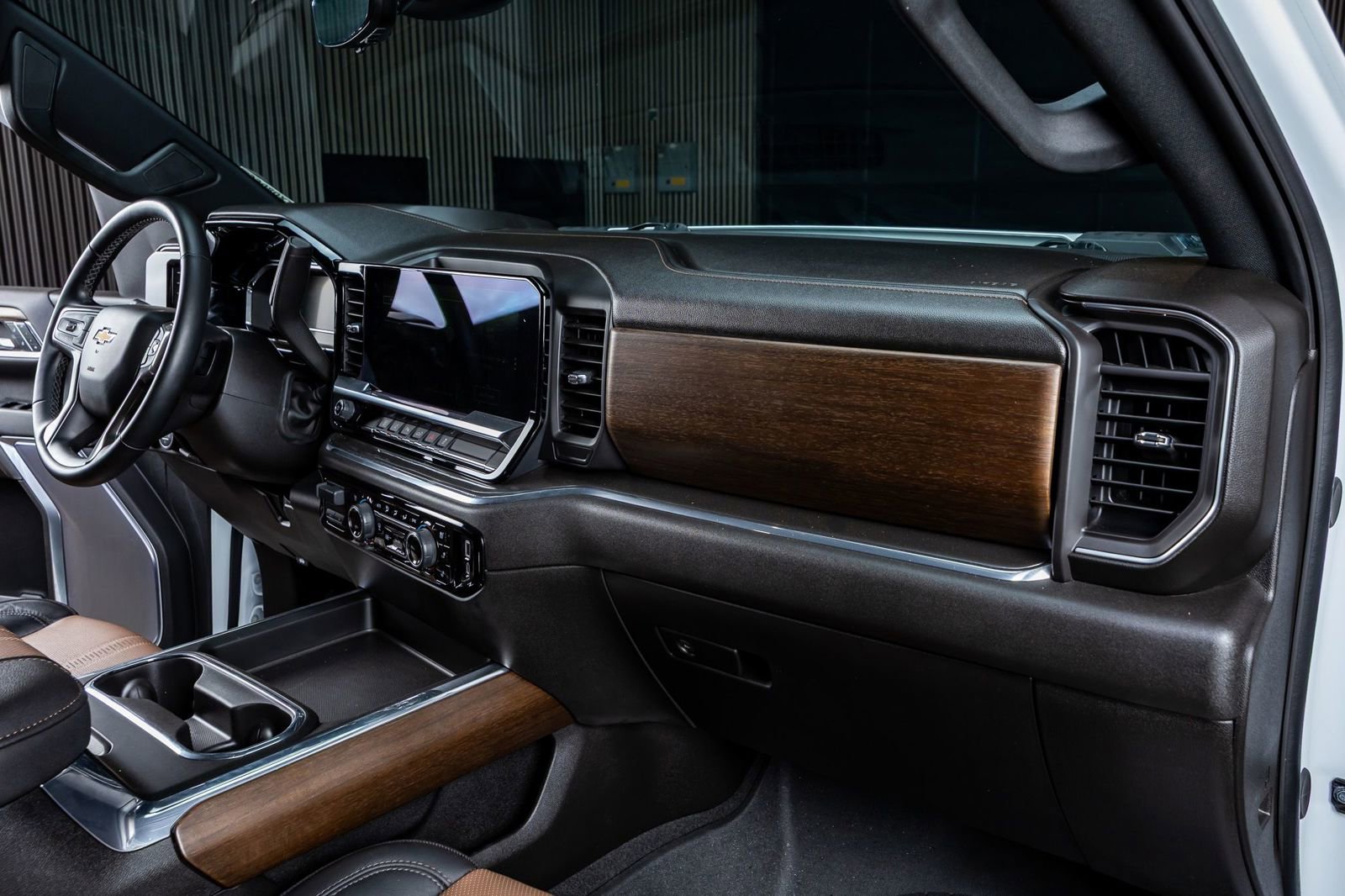 Used 2024 Chevrolet Silverado 3500 High Country w/ High Country Premium Package image 18