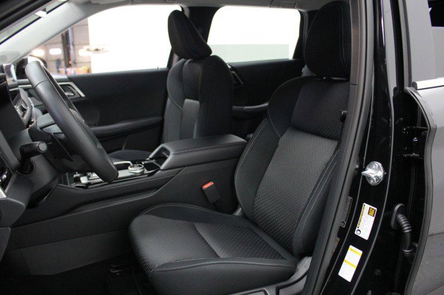 New 2026 Mitsubishi Outlander ES image 14