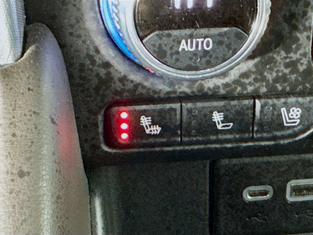 Used 2022 GMC Yukon XL SLT w/ SLT Luxury Package image 21