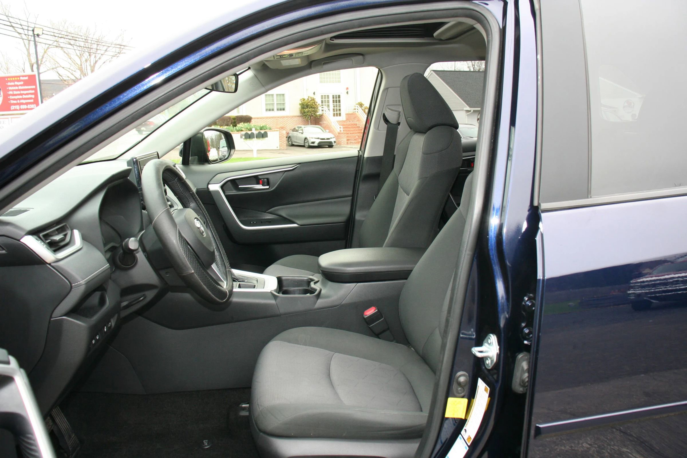 Used 2019 Toyota RAV4 XLE w/ Convenience Package image 30