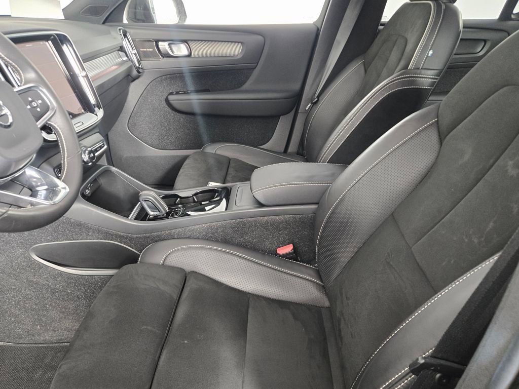 Used 2021 Volvo XC40 P8 Recharge w/ Advanced Package image 15