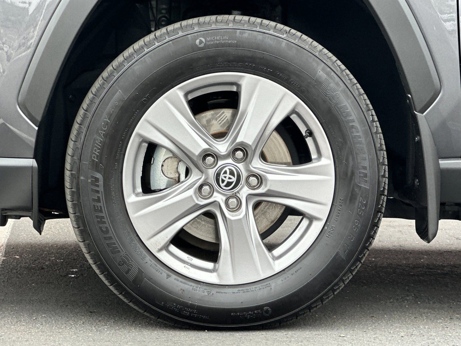 Used 2025 Toyota RAV4 XLE FWD image 23