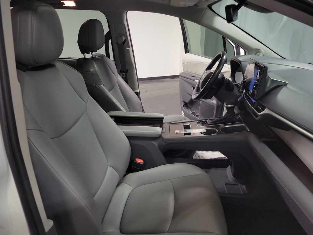 Used 2021 Toyota Sienna XLE image 22