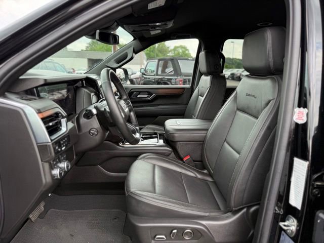 Used 2025 GMC Yukon XL Denali AWD/4WD image 9