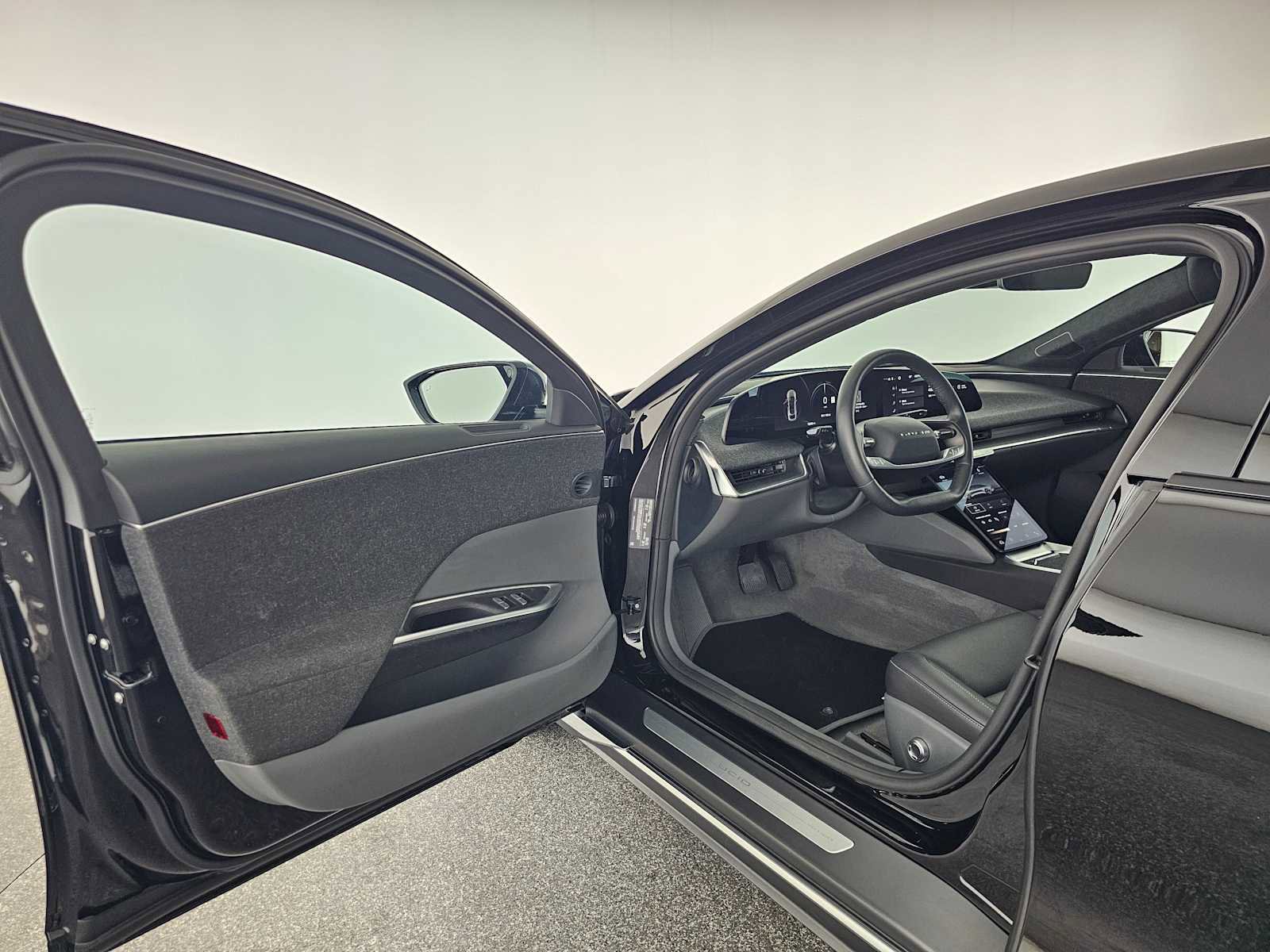 Used 2024 Lucid Air Pure RWD image 19