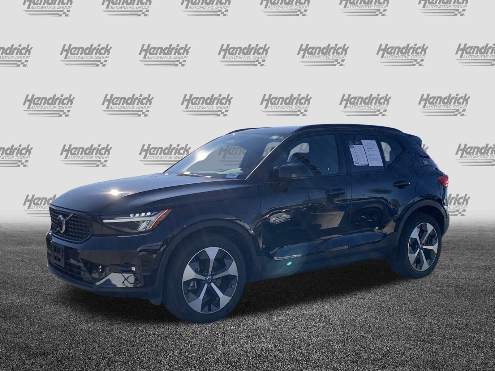 Used 2025 Volvo XC40 B5 Plus image 5