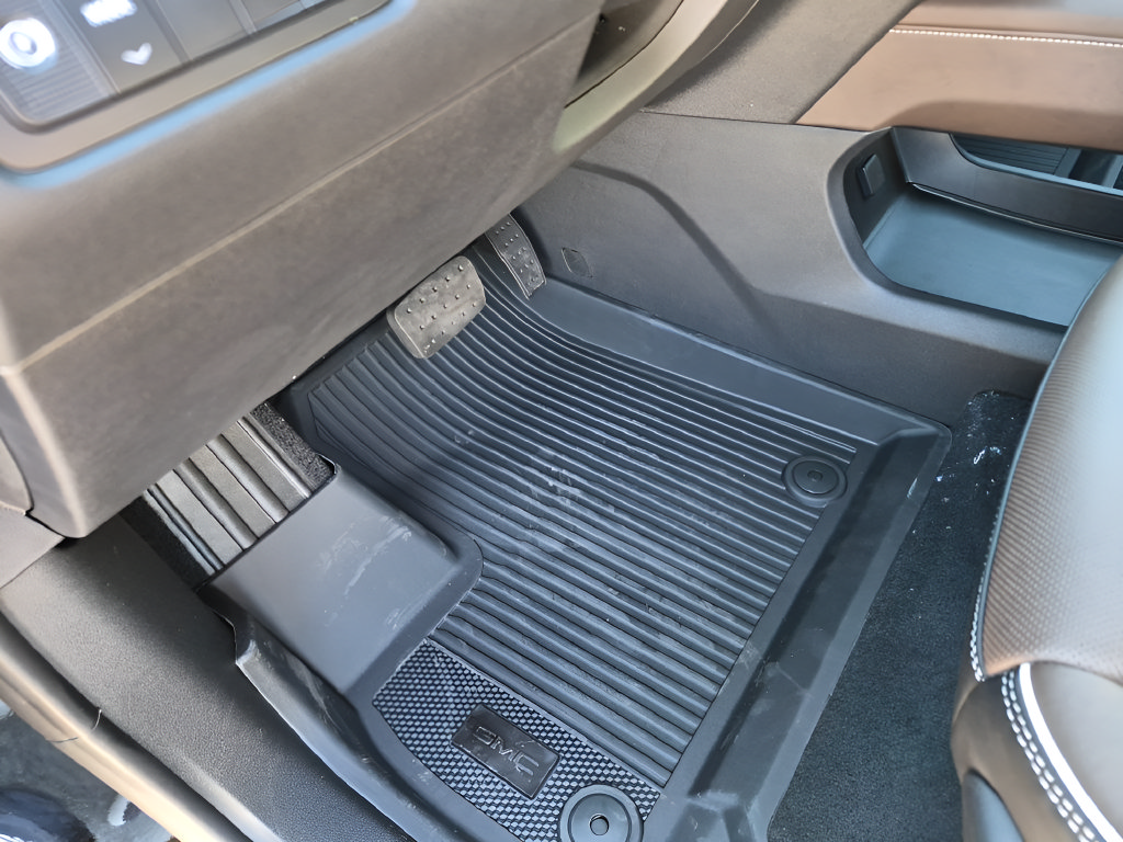New 2027 GMC Acadia Denali Ultimate w/ LPO, Floor Liner Package AWD/4WD image 19