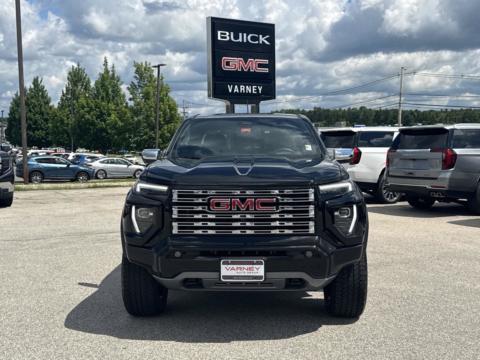 Used 2023 GMC Canyon Denali w/ Denali Black Edition AWD/4WD image 2