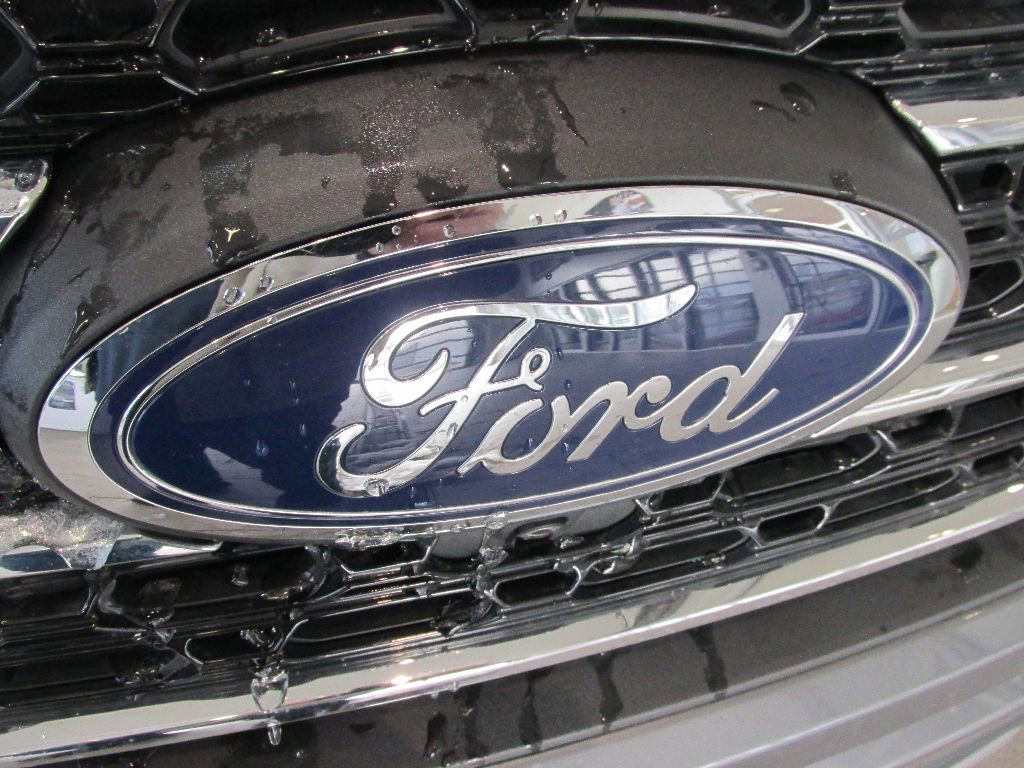 Used 2024 Ford Explorer XLT w/ Equipment Group 202A image 8