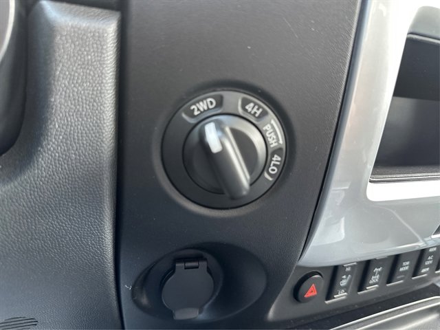 Used 2014 Nissan Titan PRO-4X AWD/4WD image 39