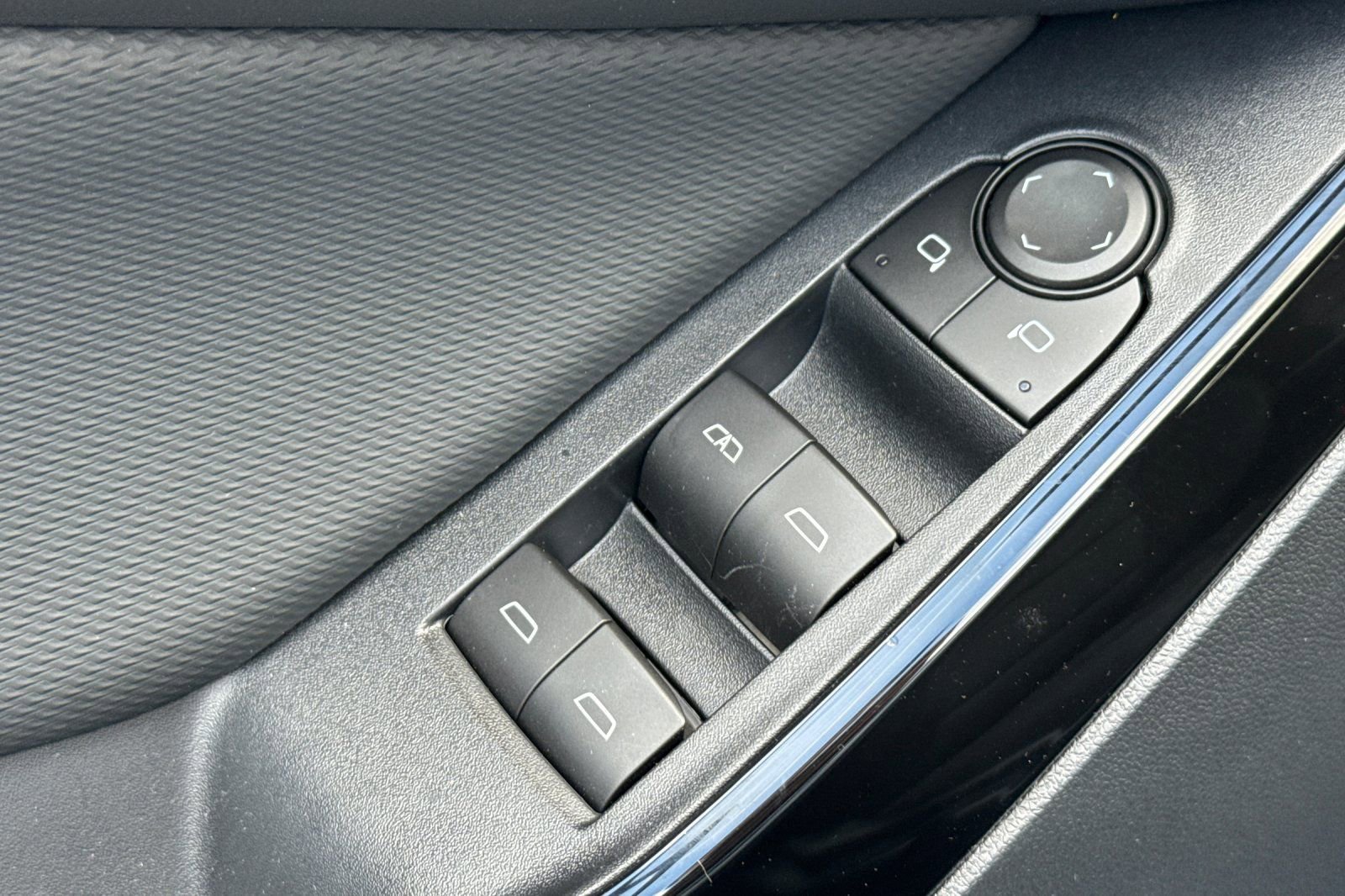 Used 2026 Chevrolet Equinox LT w/ Safety and Technology Package image 13