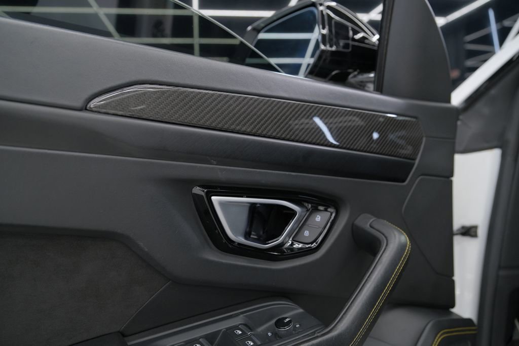 Used 2021 Lamborghini Urus image 52