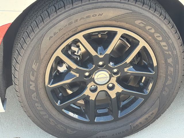 Used 2024 Chrysler Pacifica Touring-L image 11