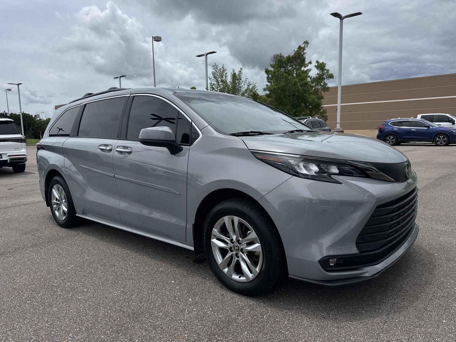 Used 2023 Toyota Sienna XLE Woodland Edition AWD/4WD image 3