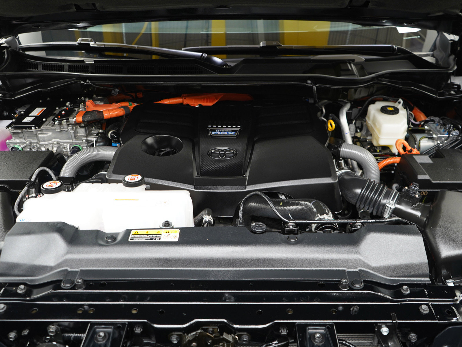 Used 2025 Toyota Sequoia Platinum AWD/4WD image 40