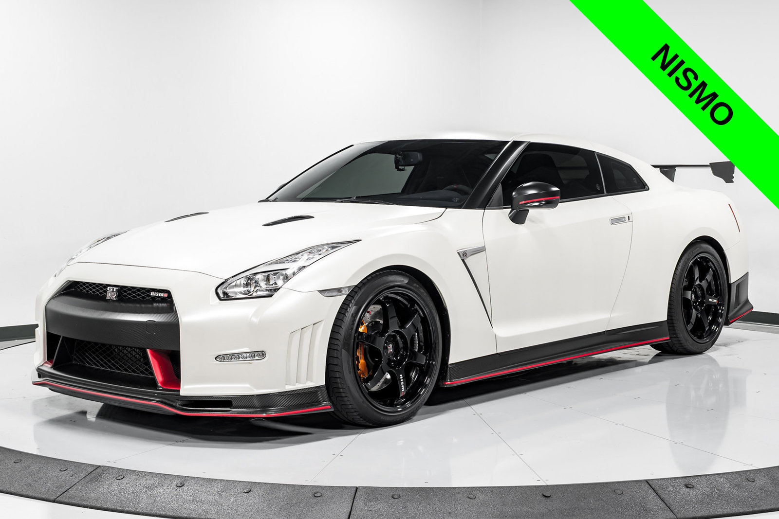 Used 2016 Nissan GT-R NISMO AWD/4WD image 8