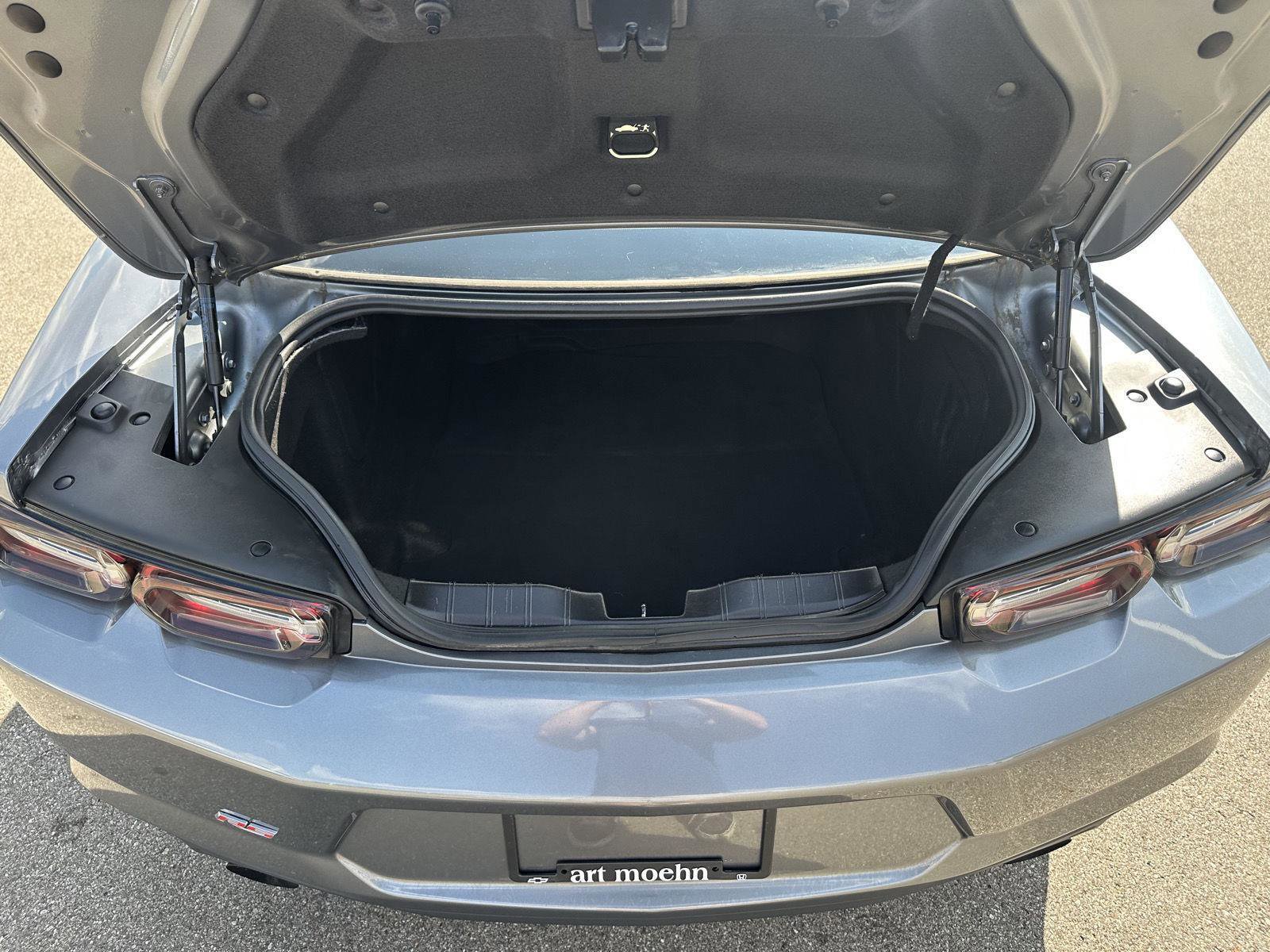 Used 2020 Chevrolet Camaro LT w/ RS Package image 6