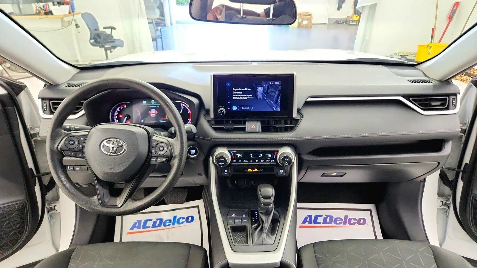 Used 2024 Toyota RAV4 XLE FWD image 27