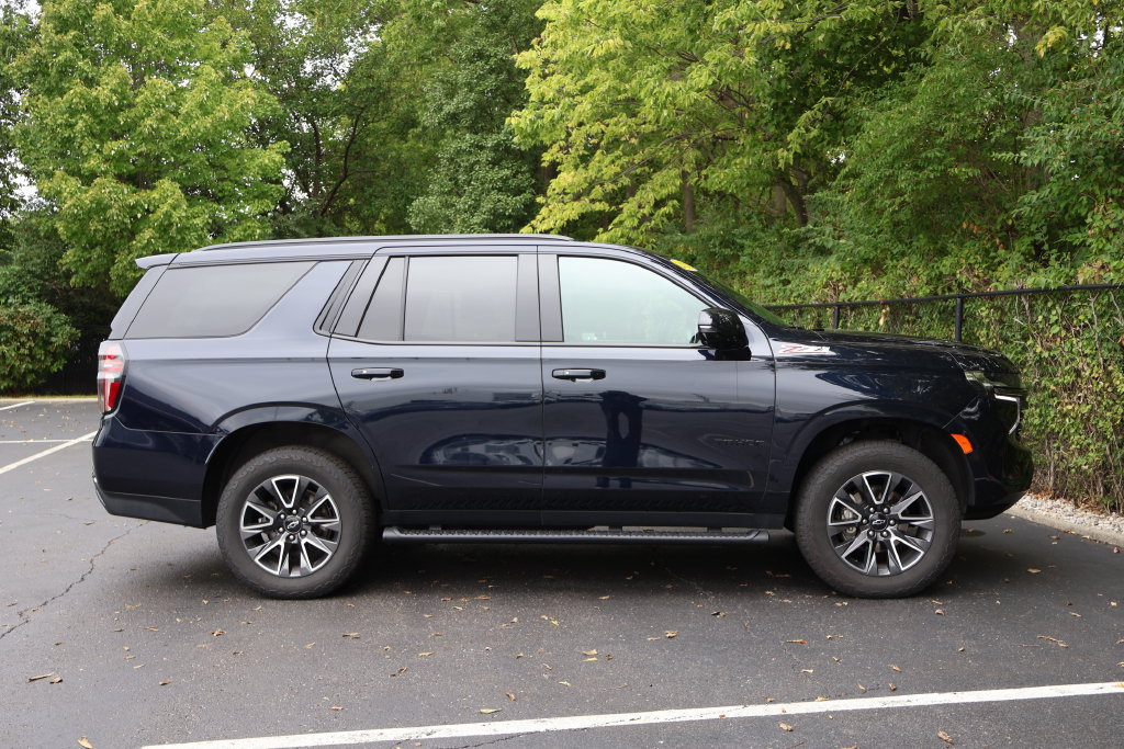 Used 2022 Chevrolet Tahoe Z71 w/ Luxury Package AWD/4WD image 12