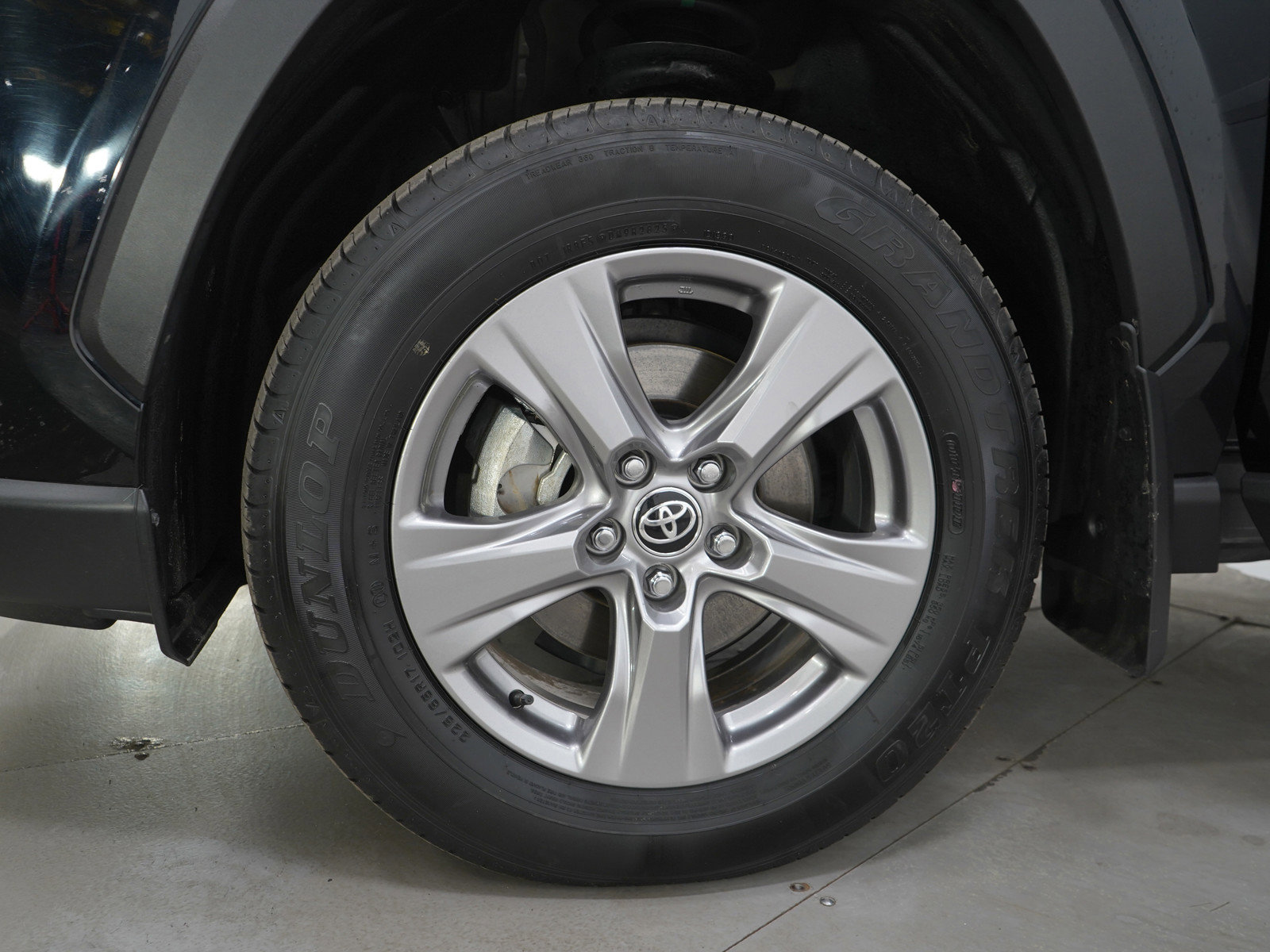 Used 2025 Toyota RAV4 LE AWD/4WD image 28