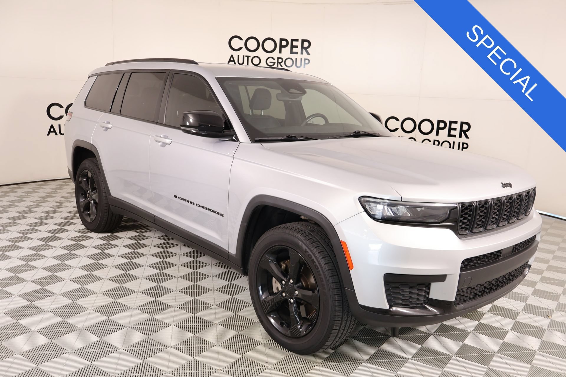 Used 2021 Jeep Grand Cherokee L Laredo AWD/4WD image 1