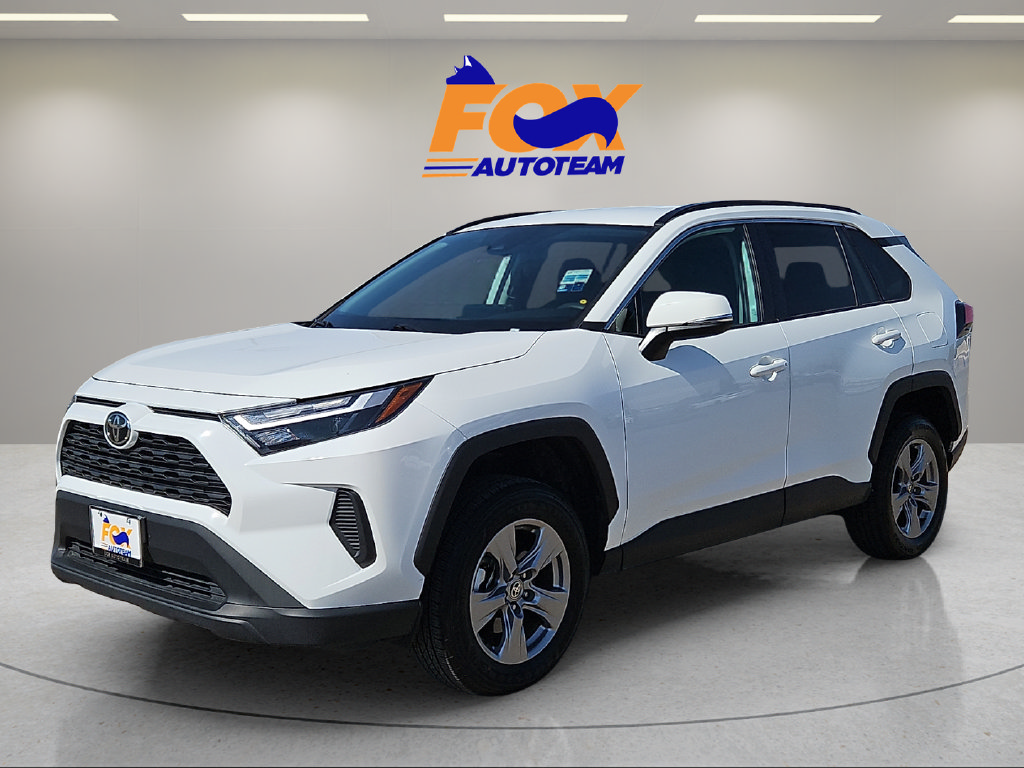 Used 2025 Toyota RAV4 XLE FWD image 1