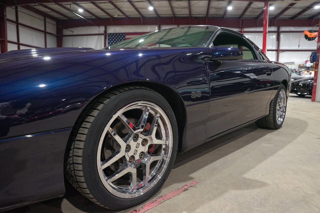 Used 2001 Chevrolet Camaro Z28 w/ SS Performance/Appearance Pkg RWD image 31