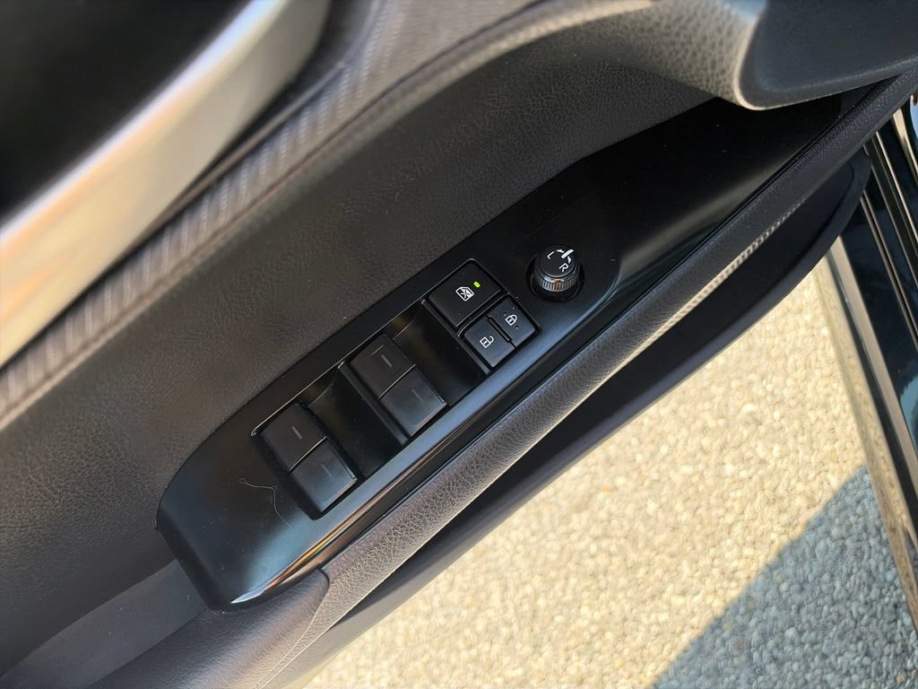 Used 2025 Toyota Camry SE FWD image 12