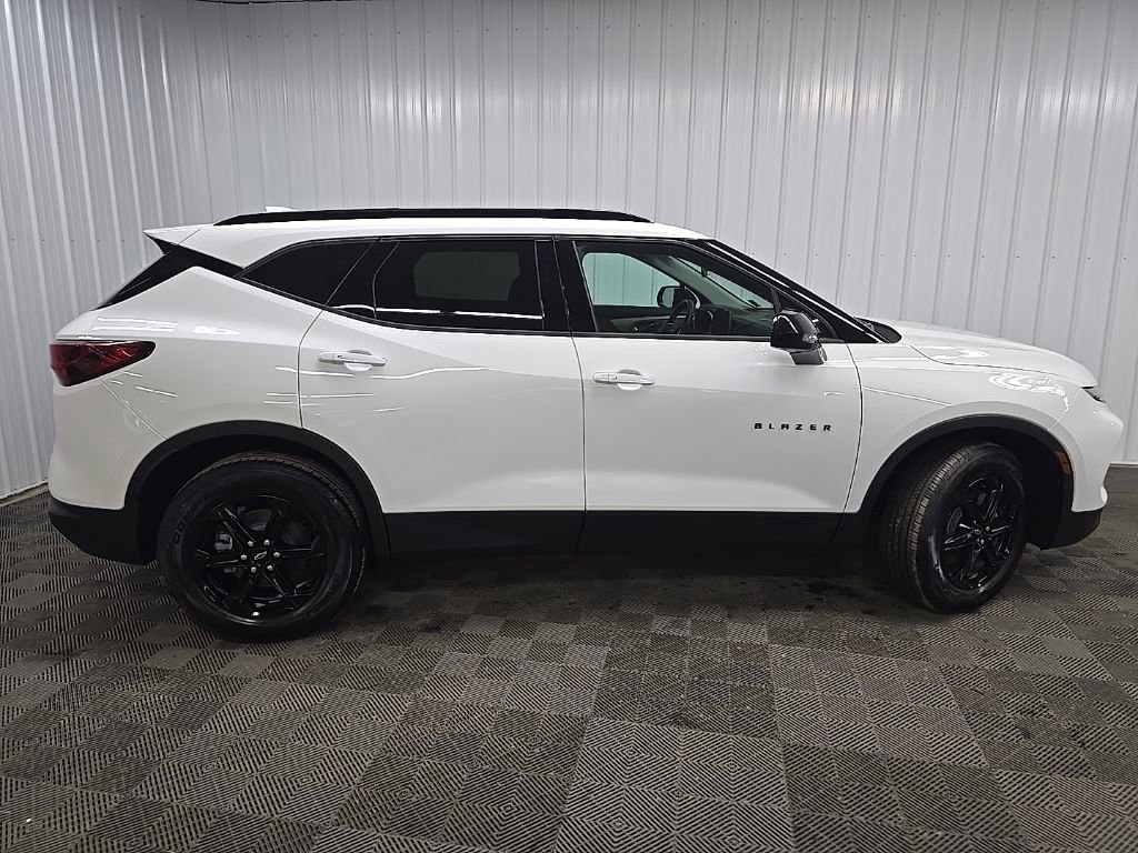 Used 2025 Chevrolet Blazer LT w/ Midnight/Sport Edition image 2