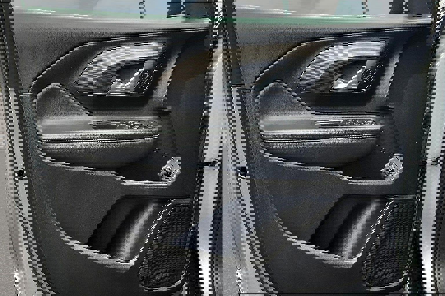 Used 2024 GMC Terrain SLE w/ Driver Convenience Package image 12