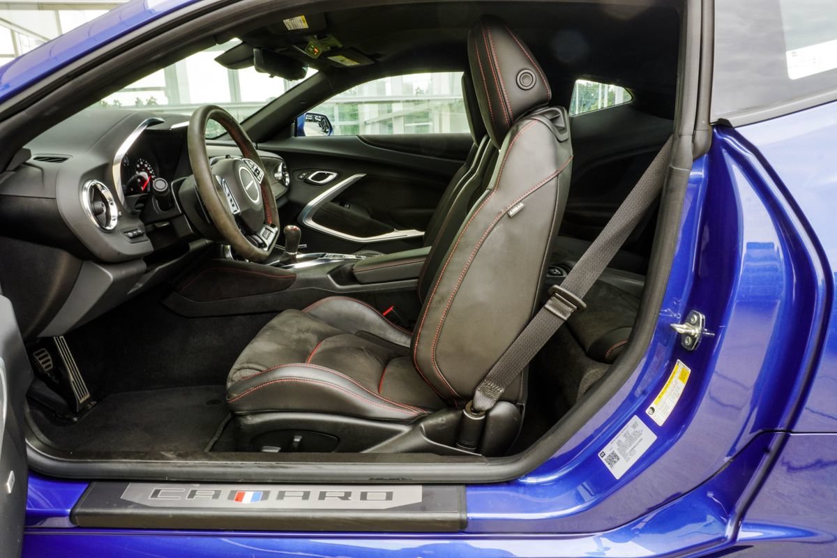 Used 2022 Chevrolet Camaro ZL1 RWD image 32