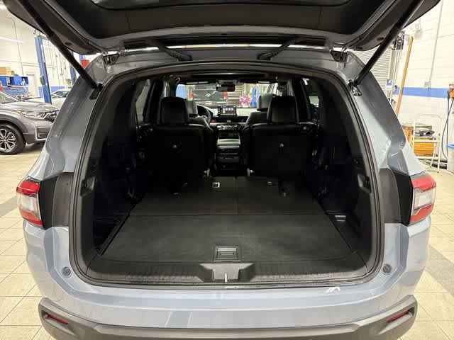 Used 2024 Honda Pilot TrailSport image 11